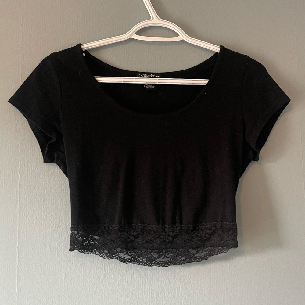 ❗️3/$20❗️Lace trimmed crop top